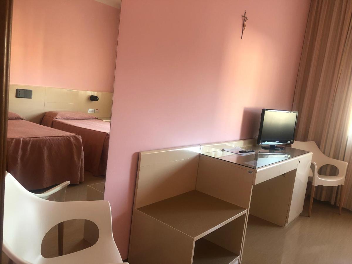 Albergo Casa Dell'Ospite Бреша Екстериор снимка